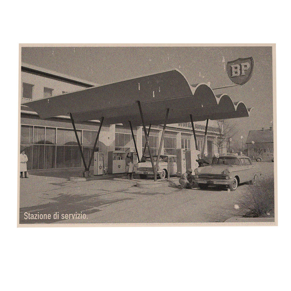 最安値挑戦 ポスター サイズ 約36x51cm 選べる用紙 大きさ インテリア おしゃれ ファッション 写真 外車 外国 ガレージ ニューヨーク 街並み アメリカン 西海岸 レトロ インダストリアル モノクロ カフェ Www Tonna Com