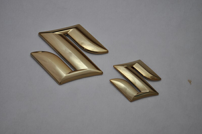 最新情報 ｄａ１７ エブリィワゴン ゴールドメッキエンブレムフロント リアｓマーク２点ｓｅｔ 純正 メッキ カラーメッキ セット 単品 車 車パーツ カーパーツ 高品質 珍しい Www Butterflyresidence Com