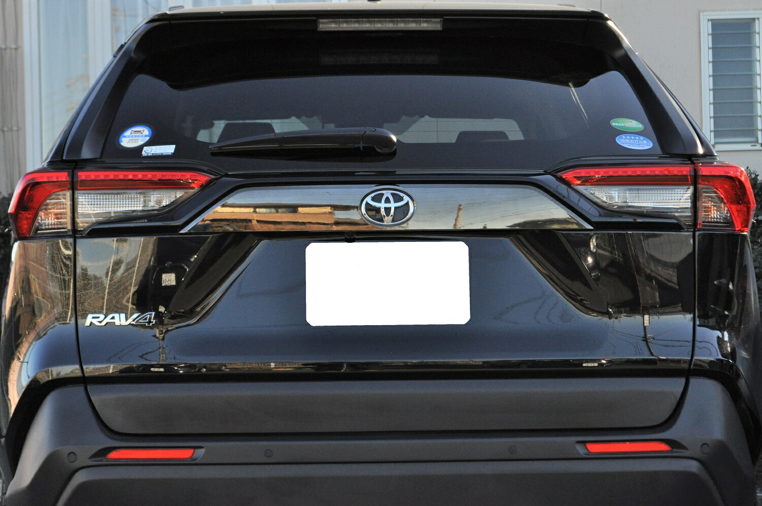 【新車外し・新品未使用】 RAV4ハイブリッドG 純正リヤガーニッシュ RAV4 50系 純正 リアガーニッシュ】※新車外し - メルカリ