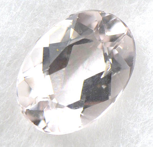 モルガナイト　1.26　カラット　136 5,810円