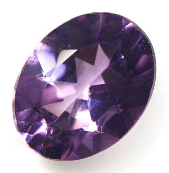 アメシスト　7.79　カラット　12ｘ15ｍｍ　135