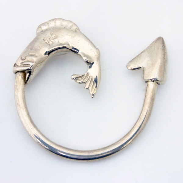 楽天市場 中古 Tiffany Co ティファニー フィッシュモチーフ キーリング Sv925t Co シルバー 魚 釣り針 キーホルダー ファッション小物 ブランドジュエリー 一風騎士