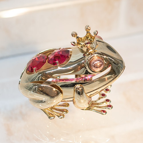 楽天市場 クーポン発行中 カエル王子 ゴールド スワロフスキー Crystocraft スワロフスキークリスタル使用 ラインストーン かえる カエル 置物 小物 オブジェ おしゃれ インテリア 北欧 誕生日 ギフト プレゼント 850 404g Studiolo