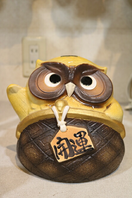 楽天市場】ふくろう持ち狸 (白) 13号 信楽焼 たぬき 陶器 狸 置物