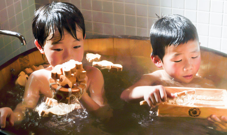 山のくじら舎 おふろでちゃぷちゃぷ おふろ遊び お風呂 水遊び おもちゃ 2歳 出産祝い お返し 男の子 女の子 ギフト プレゼント 誕生日 子ども 子供 出産 内祝い ブラックフライデー クリスマス Napierprison Com