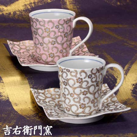 九谷焼 ペアコーヒーカップ＆ソーサー 唐草（桃・白） おしゃれ モダン かわいい おすすめ イラスト 珈琲碗皿 茶碗 コーヒー 紅茶 カップ ハート 人気 ギフト 陶器 金沢 石川県 お土産 特産品 名産品 和食器 ペア カップル セット オリジナル ブランド｜九谷焼 窯元 吉右衛門窯