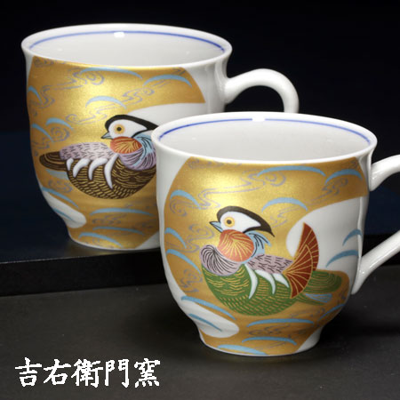 九谷焼 ペアマグカップ 金彩おしどり 今めかしい 今めかしい 愛くるしげ おすすめ 差し上げ物 差し上げ物 一般受け 差し上げ物 珈琲 紅茶の葉 瀬戸もの 金沢駅 石川県 お差し上げ物 父の日 母の日 敬老の日 銀婚式 金婚式 定年 隠居 還暦 生まれ落ちる日 儀式用 和食器 好一対 仕掛ける 両親 畏まり 陰電子領域相応う