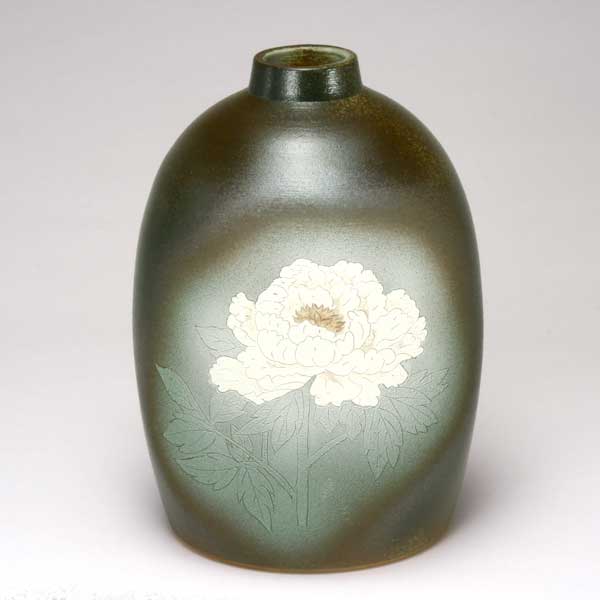 九谷焼　花瓶 日本の伝統工芸品【九谷焼】22号陶台付花瓶 本金牡丹鳥 N179-04