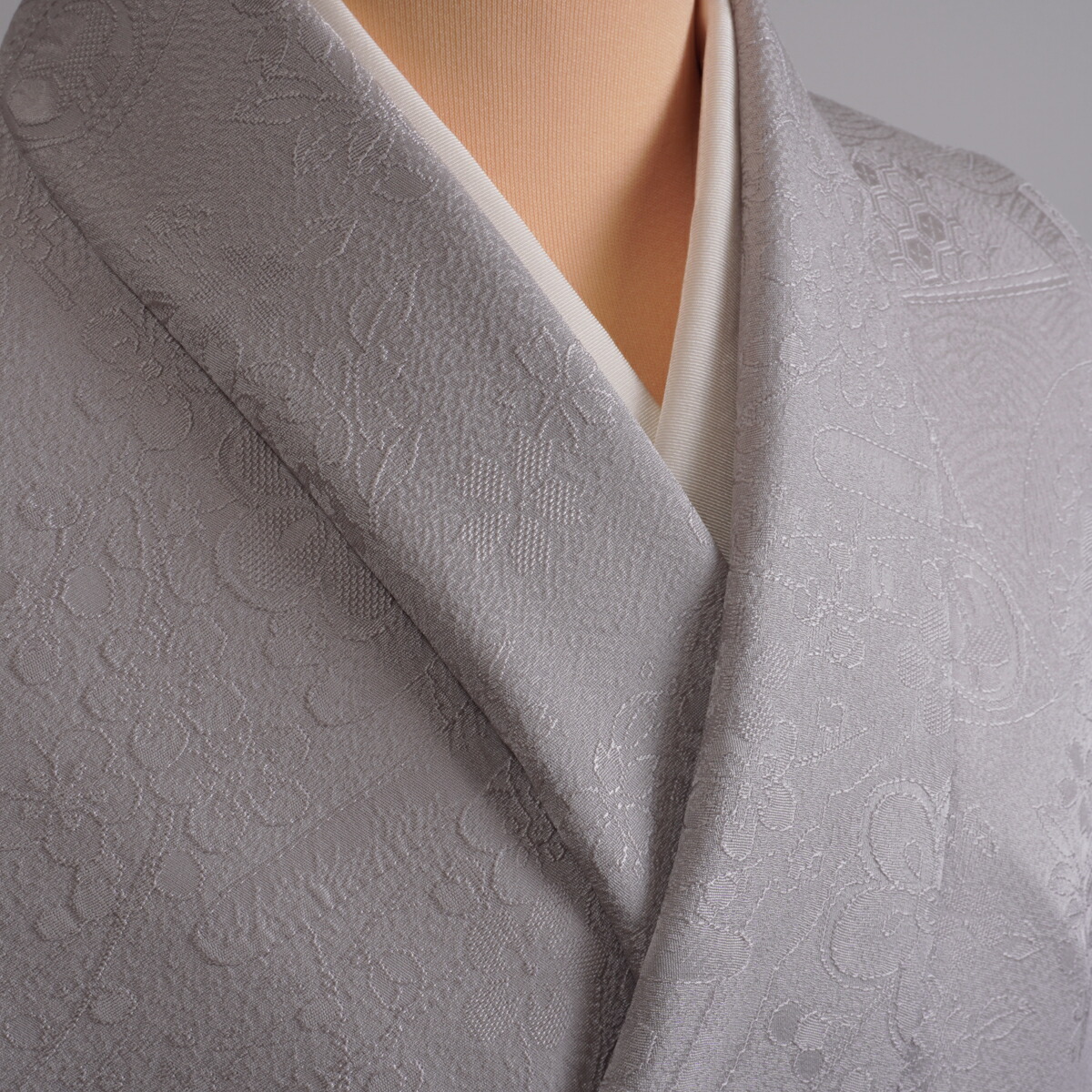 楽天市場】色無地 紋意匠 桐に白樺文 シルバーグレー : 色無地着物専門