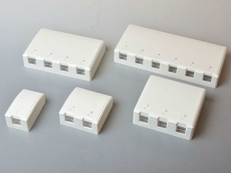 日本製線 Cat6A用4ポートローゼットボックスキット（深型、シールド用）　NSBOX4L-6A-SKIT｜ISダイレクト店
