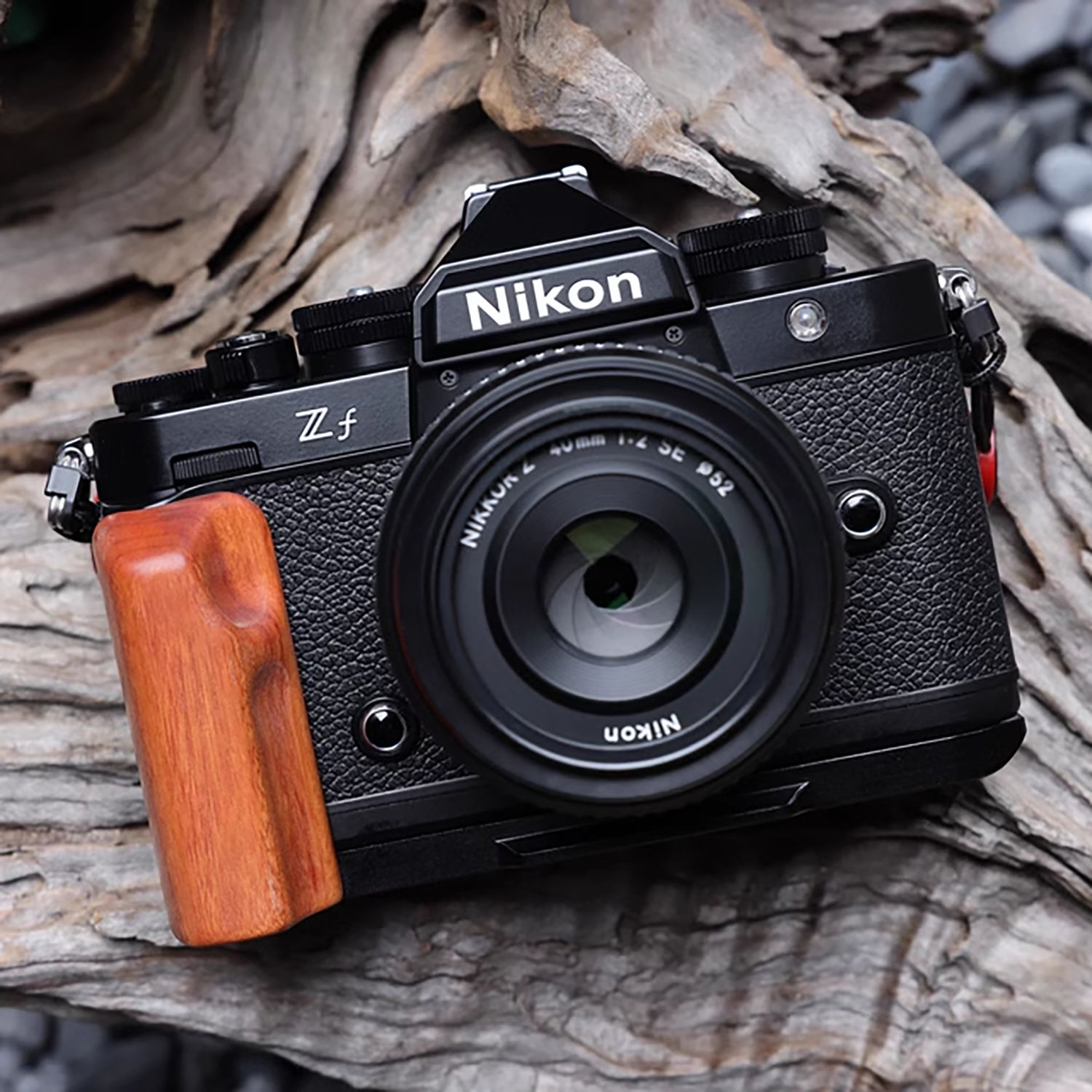 Nikon ZF 専用 ハンドグリップメタル 檀材木 お手てお手伝いさん 上半身容れもの 用のハンドグリップです 御前上等手作り木質 取り替えっこ 独居室取り替えっこ助けになる 根もと開閉
