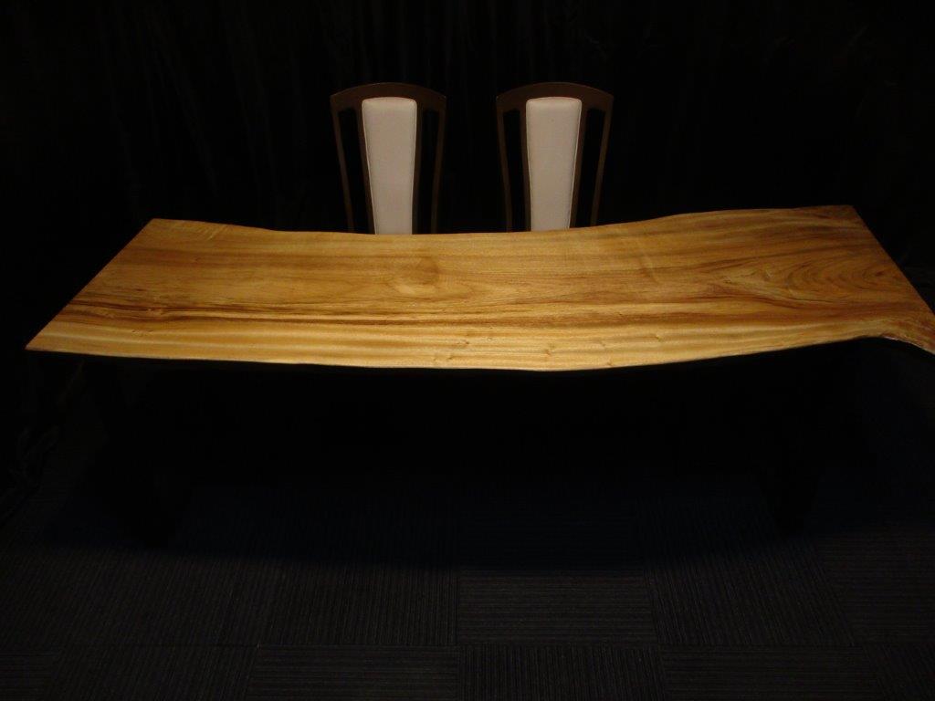 # 752■ 楠 クス 長さ210～211糎 一枚板 昼ご飯早見表 置き目早見表 純乎たる一枚板 早見表 晴れ晴れしい早見表 昼ご飯 カウンタ 座卓 天板 純乎たる材 1枚板 室内装飾 調度品 木製早見表 【貨物輸送無料】