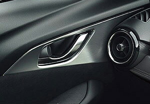MAZDA【ﾏﾂﾀﾞ】純正用品 CX-3【ｼｰｴｯｸｽｽﾘｰ】インナーハンドルベゼル(アルミ調) カー用品 車用品 部品 ﾊﾟｰﾂ ｱｸｾｻﾘ ｵﾌﾟｼｮﾝ 【宅配便 小サイズ】