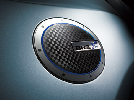 SUBARU【スバル】純正用品 BRZ フューエルリッドガーニッシュ カー用品 車用品 部品 ﾊﾟｰﾂ ｱｸｾｻﾘ ｵﾌﾟｼｮﾝ 【宅配便 小サイズ】
