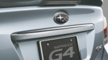 SUBARU【スバル】純正用品 IMPREZA【ｲﾝﾌﾟﾚｯｻ】メッキトランクガーニッシュ カー用品 車用品 部品 ﾊﾟｰﾂ ｱｸｾｻﾘ ｵﾌﾟｼｮﾝ 【宅配便 中サイズ】