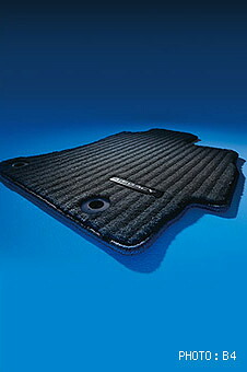 SUBARU【スバル】純正用品 LEGACY【ﾚｶﾞｼｰ】フロアカーペット（Ｂ４） カー用品 車用品 部品 ﾊﾟｰﾂ ｱｸｾｻﾘ ｵﾌﾟｼｮﾝ 【宅配便のみ】｜イスコウェブ