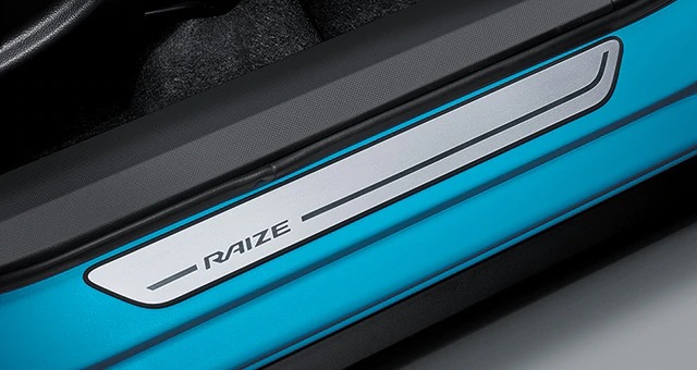 TOYOTA【ﾄﾖﾀ】RAIZE【ﾗｲｽﾞ】 スカッフプレート（フロント） A200A A210A 純正 用品 部品 ﾊﾟｰﾂ ｱｸｾｻﾘ ｵﾌﾟｼｮﾝ 【宅配便 中サイズ】