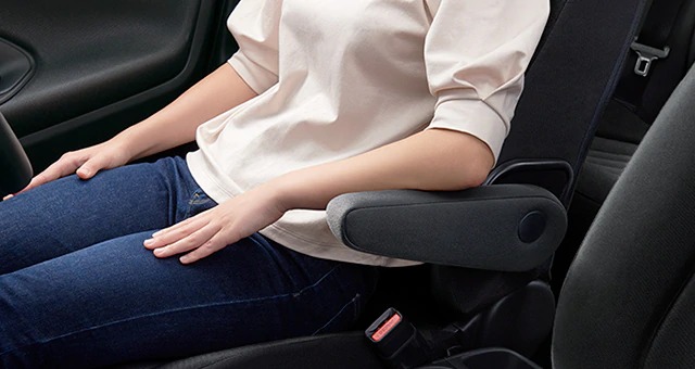 TOYOTA【トヨタ】YARIS【ヤリス】 アームレスト KSP210 MXPA1* MXPH1* 純正 用品 アクセサリ オプション 【宅配便 中サイズ】