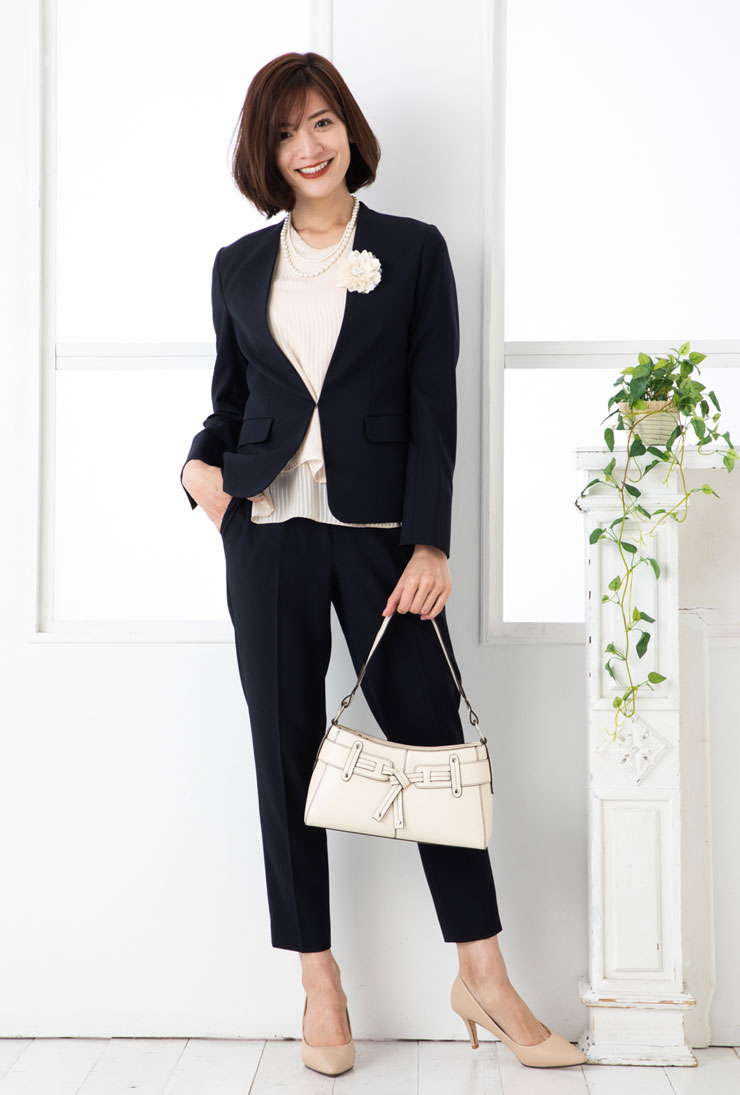 楽天市場 スーツ レディース 入学式 セレモニースーツ 7 11号 ライトオックスハンドウォッシャブルv ノーカラー パンツスーツ St メール便不可 フォーマル セレモニー 入園式 卒業式 卒園式 七五三 オフィス 結婚式 母 ママ 春 秋 冬 Hw リオマル