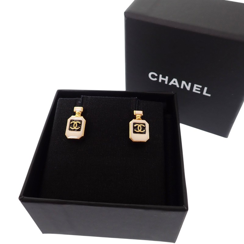 シャネル CHANEL ココマーク ABF078 ピアス 保存箱付属 メタル ホワイト ゴールド金具 レディース【中古】【Aランク】