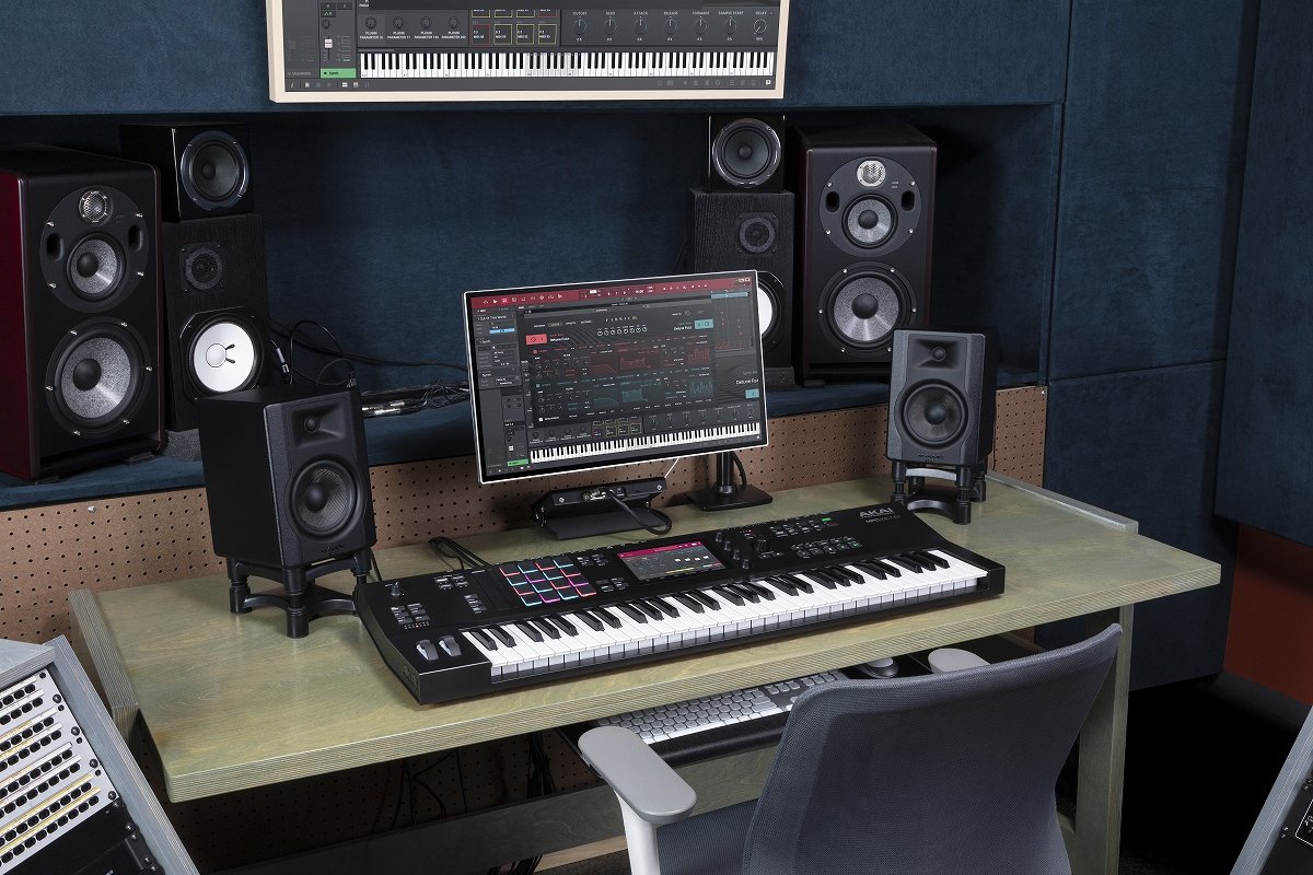 AkaiProfessional/MPCKEY61STANDALONEMPCSYNTHESIZERKEYBOARD【渋谷店】