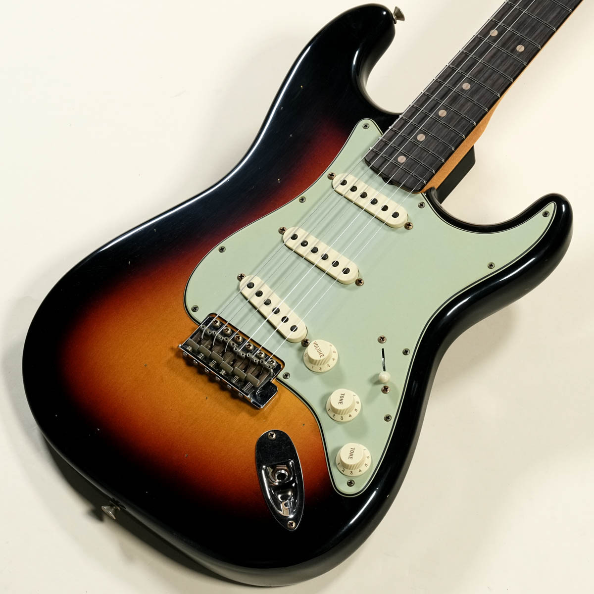 Fender Custom Shop / Time Machine 1960 Stratocaster Journeyman Relic Bleached 3-Color Sunburst 【渋谷店】|イシバシ楽器 17Shops