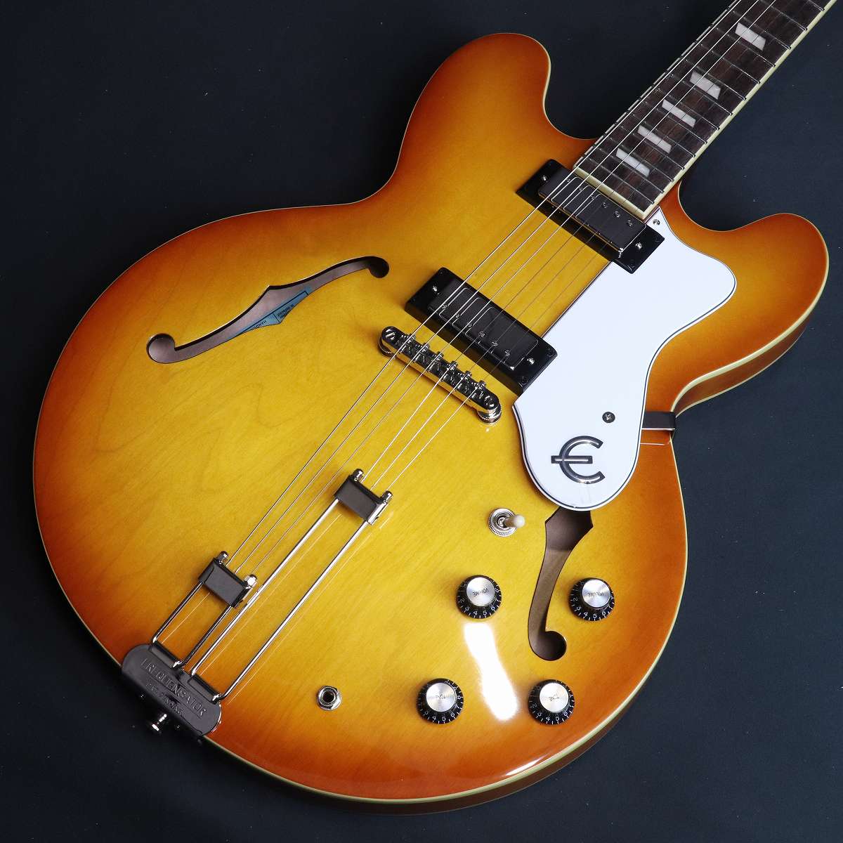 《特典付き》Epiphone / Riviera Royal Tan リヴィエラ 【横浜店】【S/N:26011510886】【3.64kg】｜イシバシ楽器 17Shops
