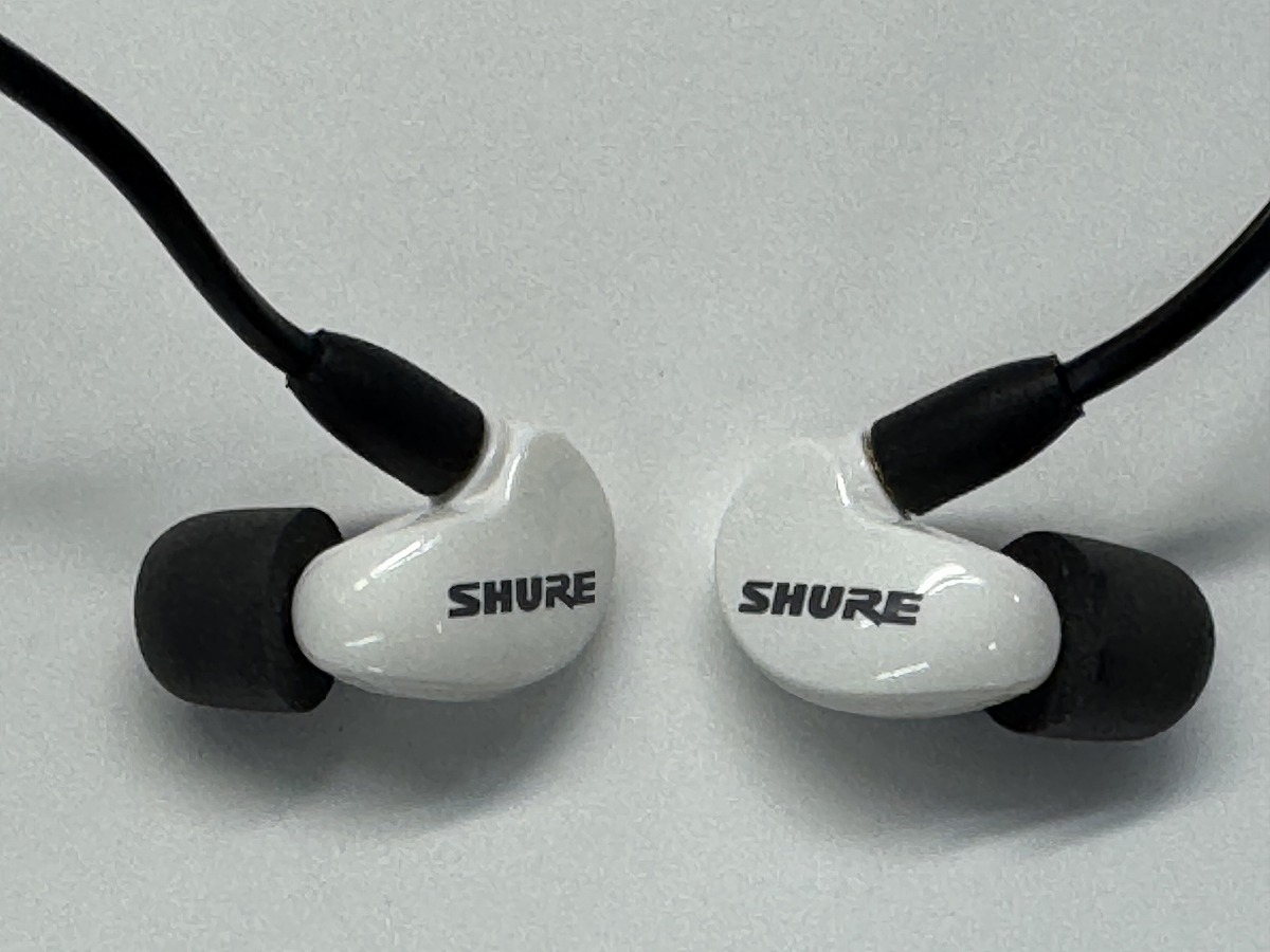 SHURE / AONIC215 ホワイト (SE215DYWH+UNI-A) 高遮音性イヤホン 【国内正規品】【デモ使用品特価！】【PNG】