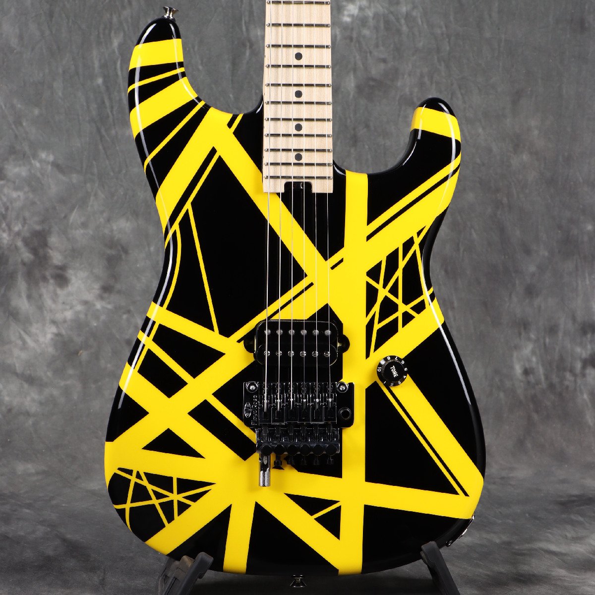 《WEBSHOPクリアランスセール》EVH / Striped Series Black with Yellow Stripes イーブイエイチ 【3.44kg】[S/N EVH2206302]【PNG】