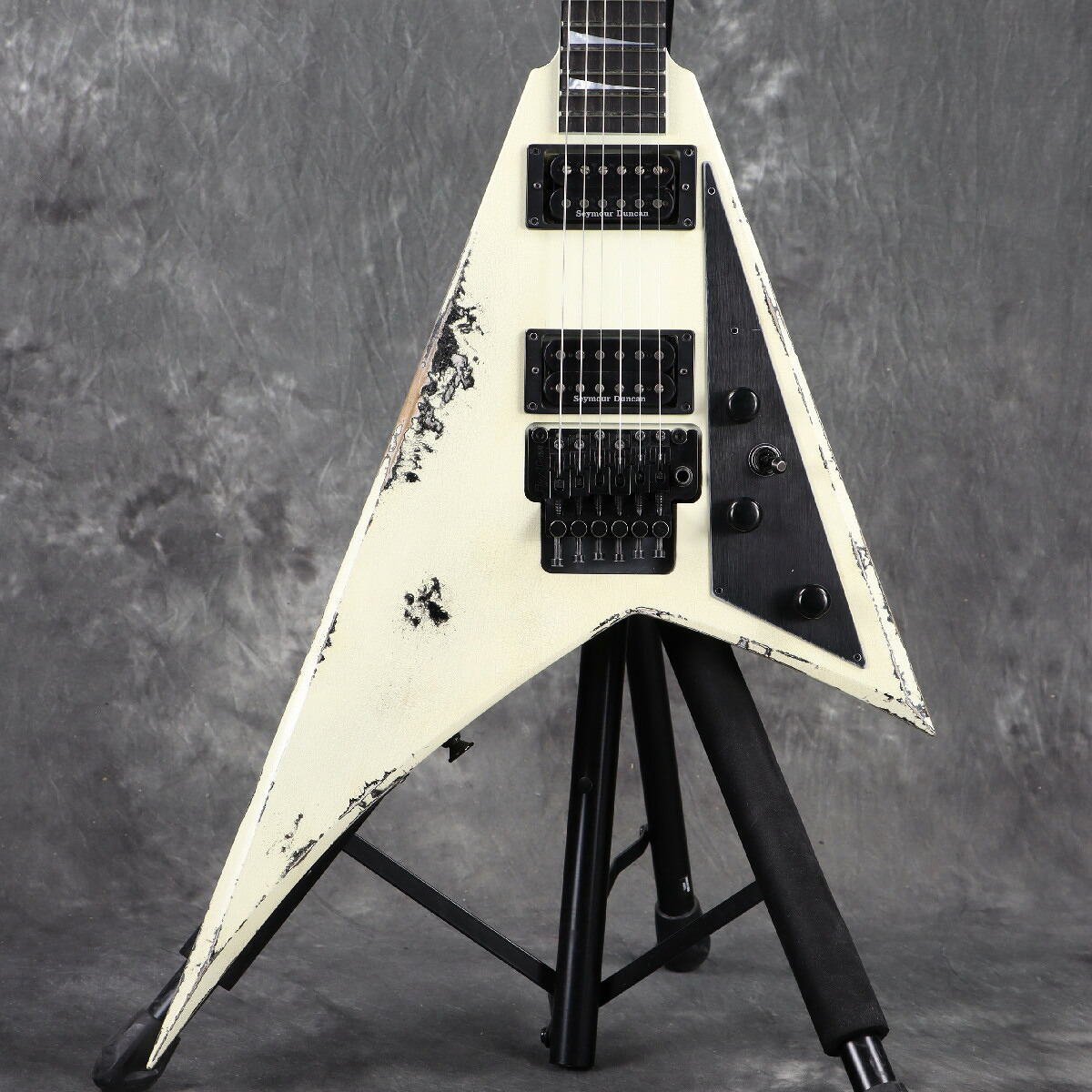 Jackson Custom Shop / Rhoads Vanilla Shake Over Black Nitro Tour Relic [2026 NAMM SHOW モデル]【3.32kg】[S/N RR4165]｜イシバシ楽器　ＷＥＢ　ＳＨＯＰ