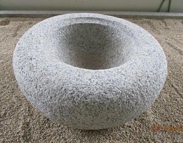 楽天市場】【新商品】【送料無料】御影石で出来た“銭鉢”1尺坪庭などに