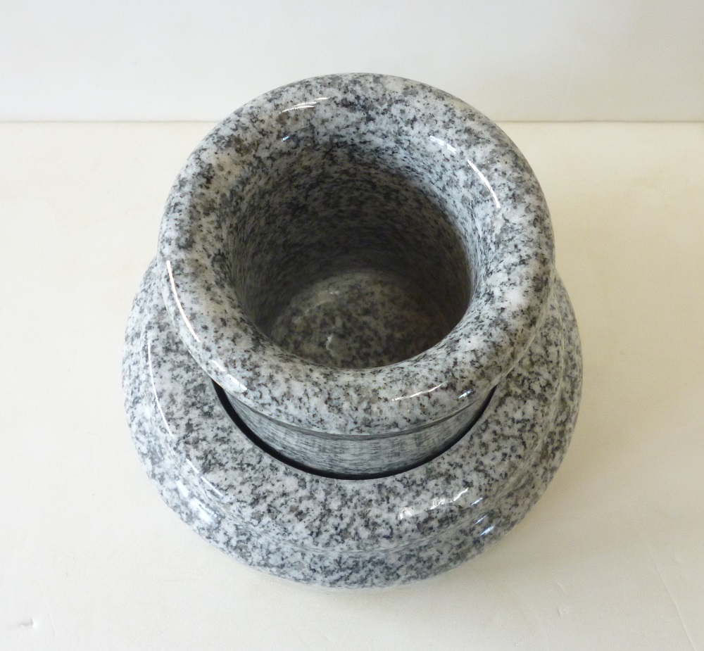 【御影石（磨き仕上げ）】 【墓石用品】【墓石廻り品】 【墓石付属品】 【墓石小物用品】【台付　コップ】 【文字彫り可！】 【ご注文時文字記載！「○○家」】 【折り返し、レイアウト作成し確認させて頂きます。】
