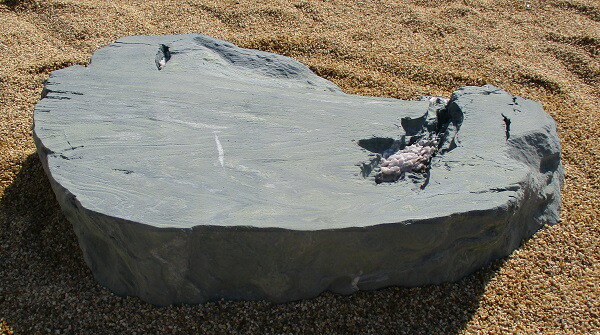 送料別途 国作 日本産 愛媛県産 伊予青磐 自然に石 沓脱石 踏み台石 リーバーシブル 上ロケーション 下手場 鯉のイラスト型付 仮面 斤目もののプラスご買いいれるの際涯持っていくのご確証やむを得ず お附近の 福山通運 支店中絶 までのデリバリーとなります