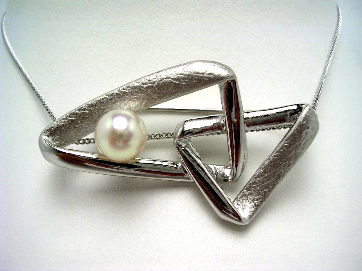 アコヤパールホワイトピンクカラーSILVERブローチ　(p751) アコヤパールホワイトピンクカラーSILVERブローチ (p751) - メルカリ