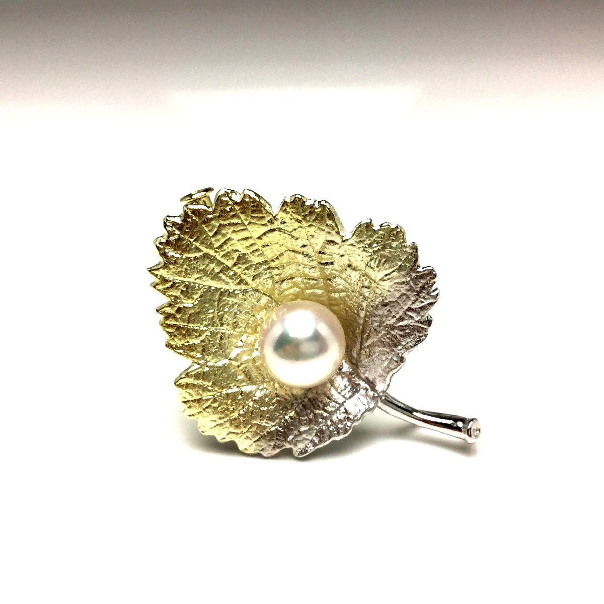 真珠 ブローチ パール アコヤ真珠 8.1mm ホワイトピンク シルバー 植物 65609 イソワパール｜伊勢志摩の真珠専門店　IsowaPearl