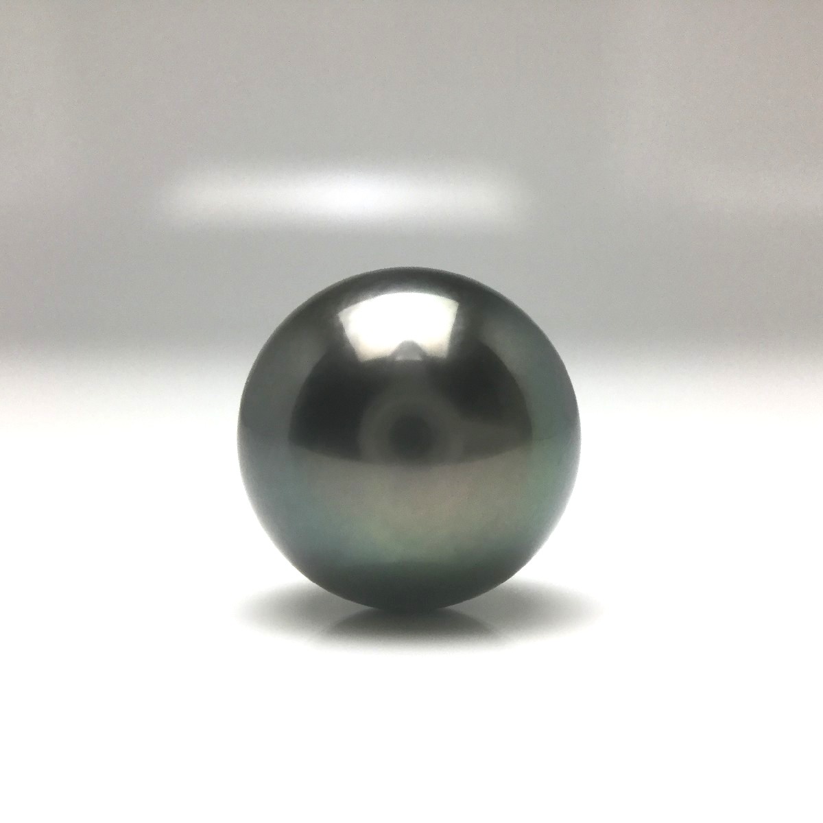 真珠 ネクタイピン パール 黒蝶真珠 9.82mm ミドルグリーン Pt900 プラチナ 針 67451 イソワパール｜伊勢志摩の真珠専門店　IsowaPearl