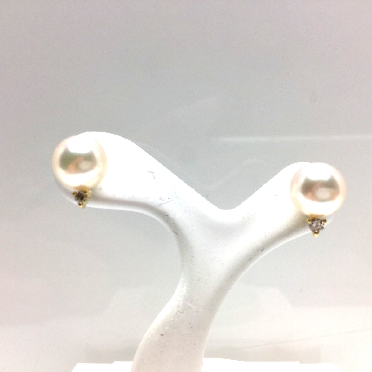 真珠 ピアス パール アコヤ真珠 スタッド 6.9mm ホワイトピンク K18 イエローゴールド ダイヤモンド 0.02ct 67983 イソワパール｜伊勢志摩の真珠専門店　IsowaPearl
