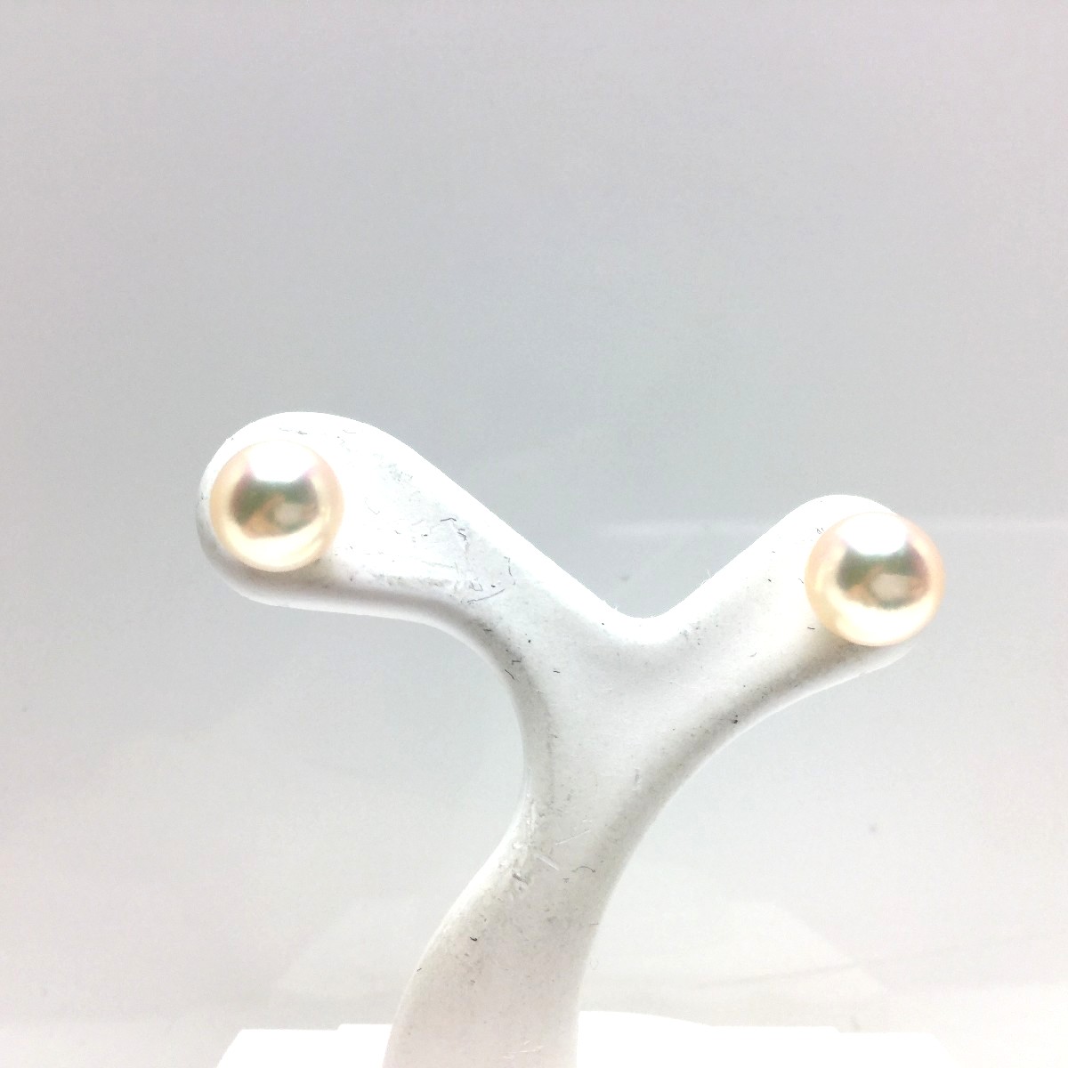 真珠 ピアス パール アコヤ真珠 スタッド 6.5-7.0mm ホワイトピンク K14 ホワイトーゴールド 68351 イソワパール｜伊勢志摩の真珠専門店　IsowaPearl