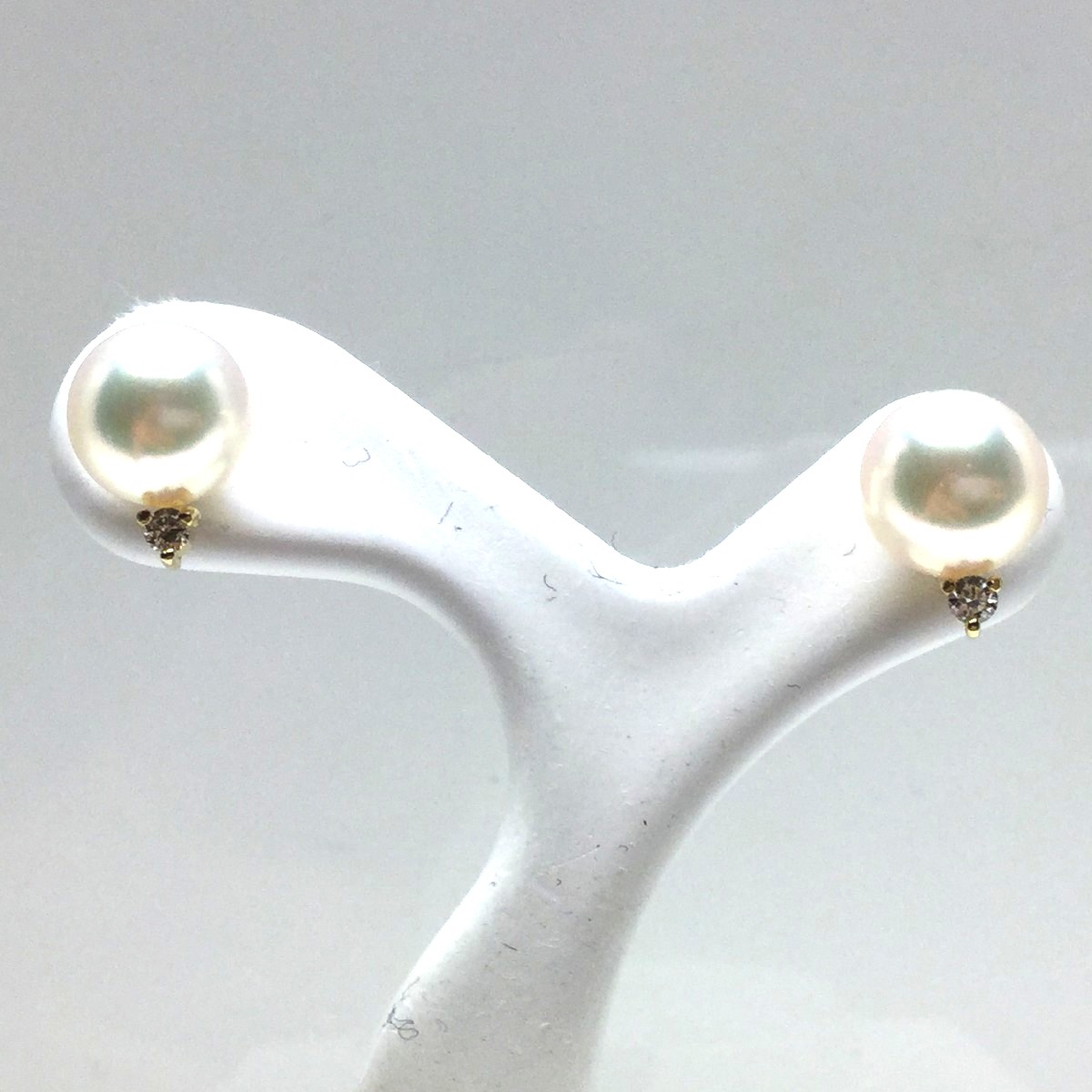 真珠 ピアス パール アコヤ真珠 スタッド 6.9mm ホワイトピンク K18 イエローゴールド ダイヤモンド 0.04ct 70431 イソワパール｜伊勢志摩の真珠専門店　IsowaPearl 26,136円