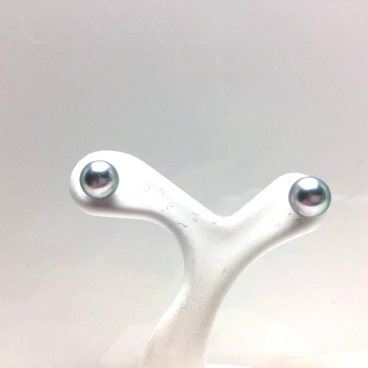 真珠 ピアス パール アコヤ真珠 スタッド 5.5-6.0mm シルバーグレーブルー K14 ホワイトゴールド 69396 イソワパール