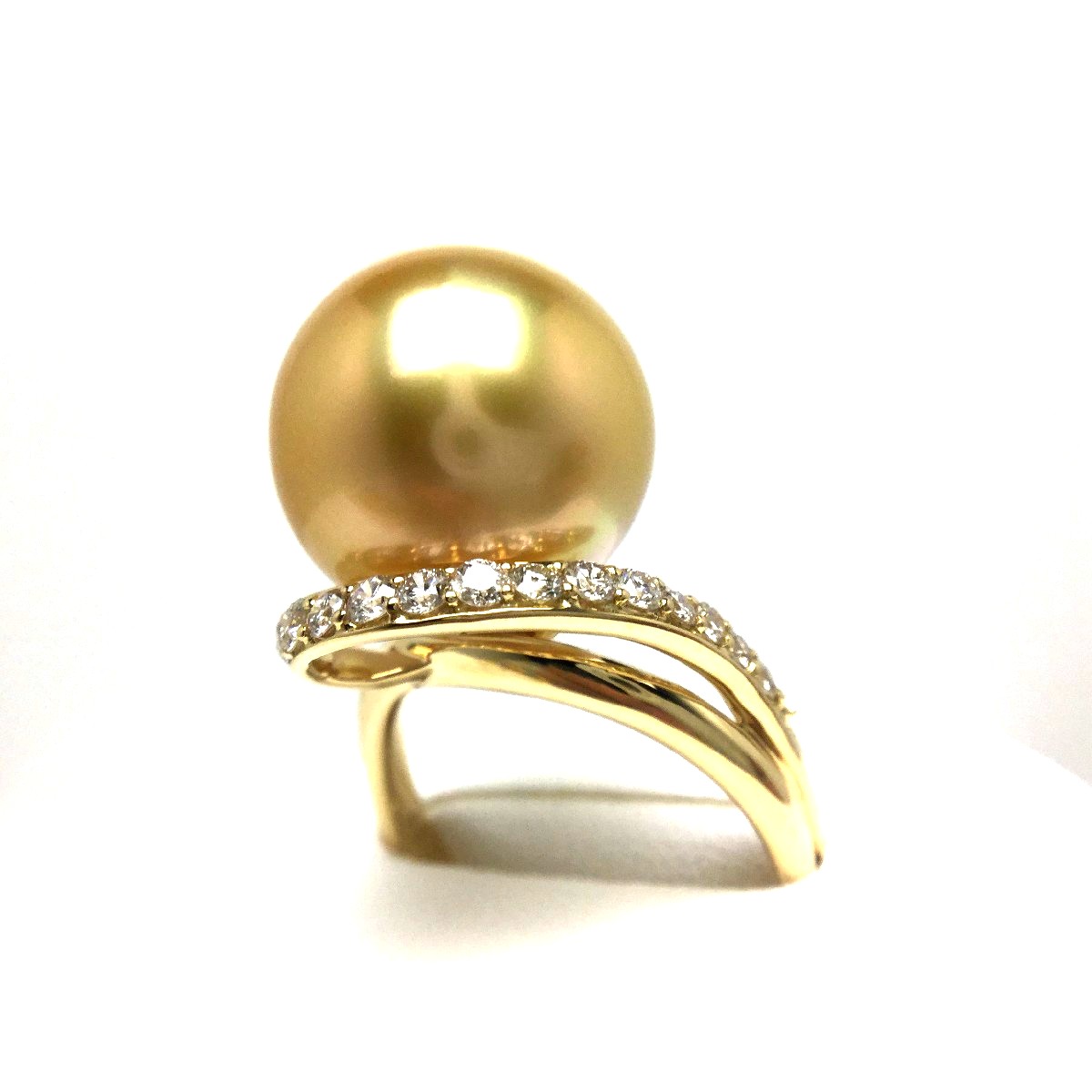 真珠 リング パール GoldLip花珠 白蝶真珠 13.7mm ゴールド(ナチュラル) K18 イエローゴールド ダイヤモンド 0.27ct 66662 イソワパール|伊勢志摩の真珠専門店 IsowaPearl
