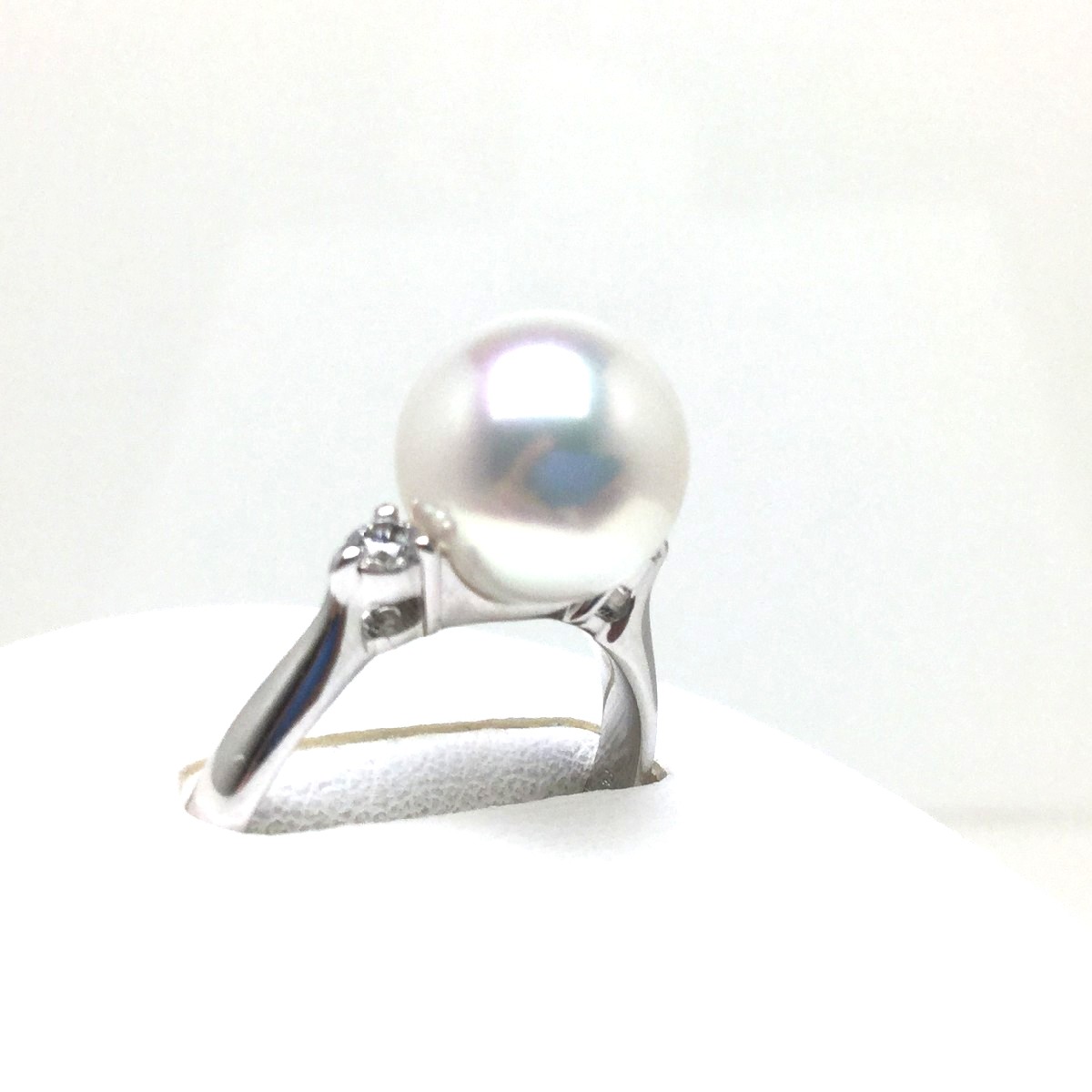 真珠 リング パール オーロラ・天女 アコヤ真珠 9.0mm ホワイトピンク Pt900 プラチナ ダイヤモンド 0.10ct 80227 イソワパール|伊勢志摩の真珠専門店 IsowaPearl