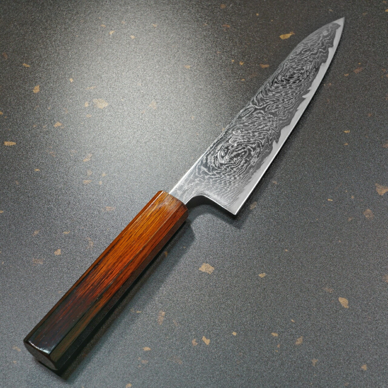 包丁 牛刀 180mm ダマスカス67層 AUS10 ステンレス 漆塗柄 一心刃物 渦波 すごく よく 切れる ほうちょう ぎゅうとう 万能包丁 調理器具 プロ 本職用 業務用 送料無料 プレゼント ギフト ラッピング無料 贈り物 お祝い 結婚祝い 出産祝い 新生活|一心刃物