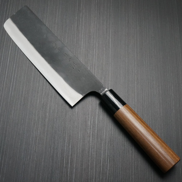 Японский нож сантоку. Японский нож Ямамото Аогами. Японский шеф нож сантоку. Нож саке канетсуги 210 японский шефнож каритсуки. Нож Ямамото шеф.