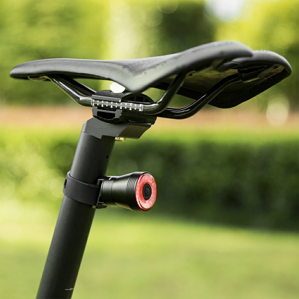 【自転車と同時購入で送料無料】【ブレーキ感知で自動発光!】自転車用テールライト自転車の後方の補助灯USB充電インテリジェントスマートチップ搭載オート防水自動点灯明るいリアライトRockbros(ロックブロス)シートポストとサドル取り付けタイプ