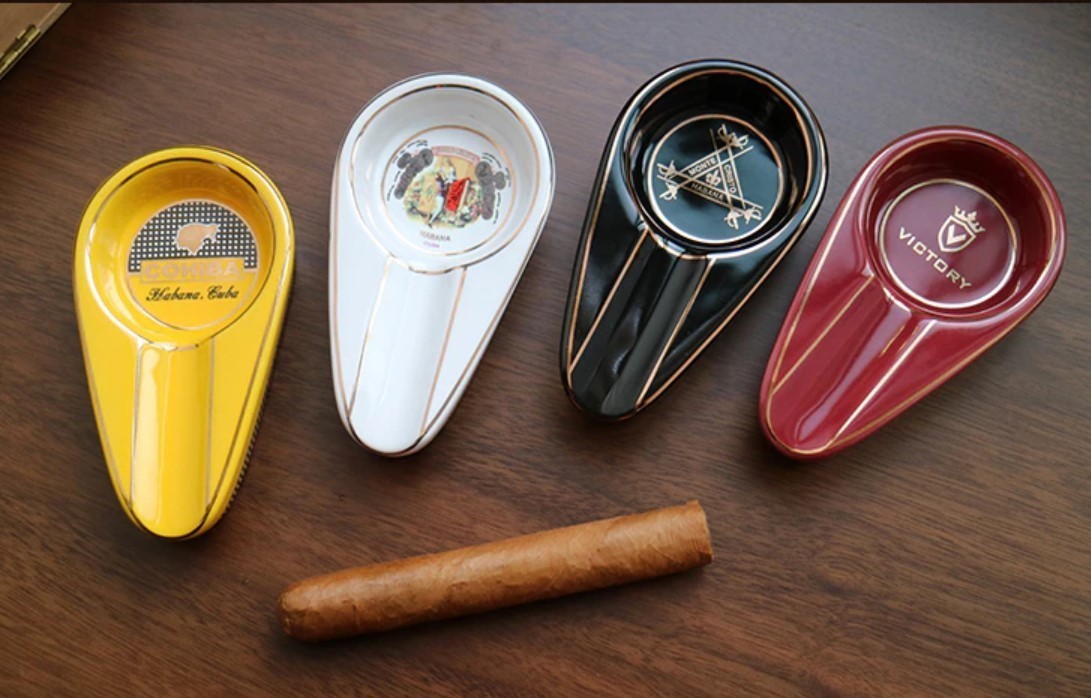 アッシュトレイ 葉巻用 陶器 Cohiba コイーバ セラミック灰皿 3本対応 Amazon.co.jp: COHIBA/葉巻用品/喫煙具/灰皿/アッシュトレイ