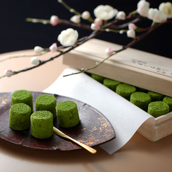 人気プレゼント 桐箱入り 宇治抹茶 生チョコレート 濃茶のしらべ 12粒入 § 2023 ギフト チョコ チョコレート おしゃれ お配り お返し 生チョコ 友チョコ お返し ギフトのご紹介