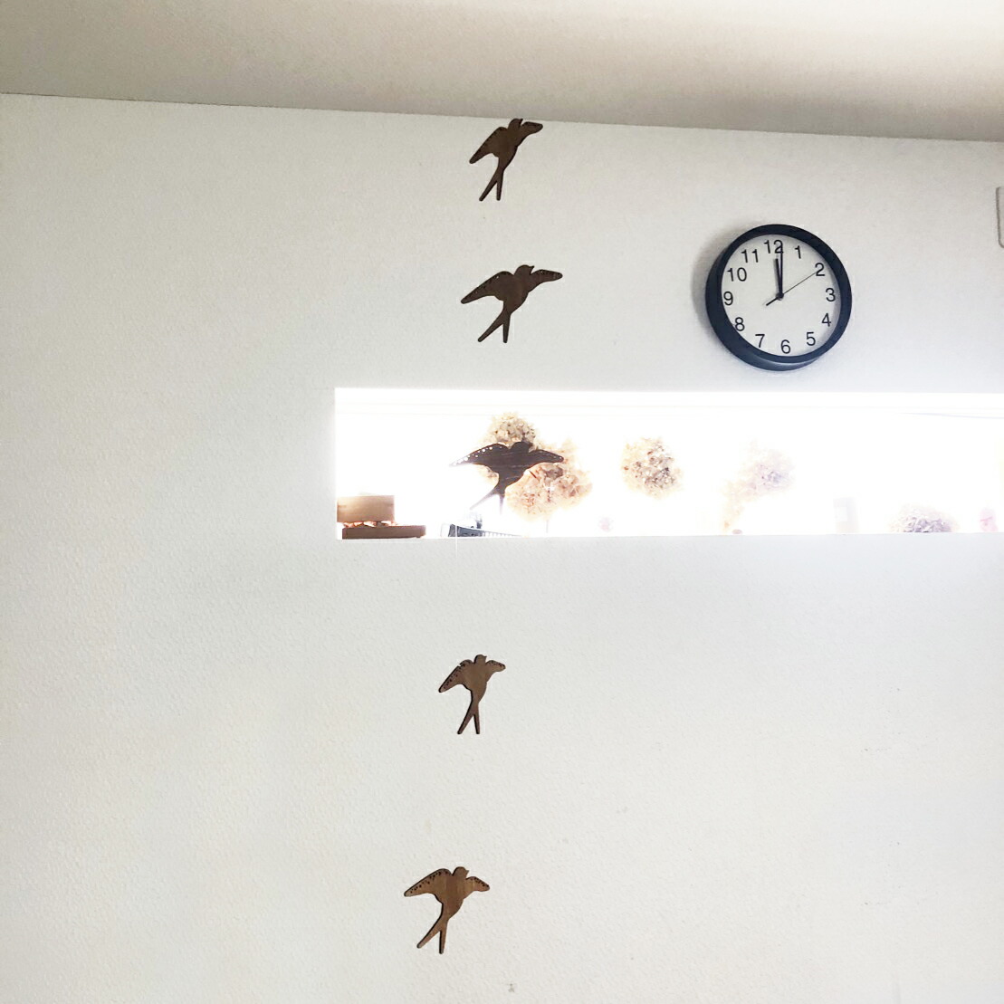 楽天市場 飛び立つ鳥の木製モビール ツバメ モビール 置物 木製 室内 飾り インテリア 玄関 リビング 子供部屋 可愛い オーナメント ベッドメリー かわいい 木製 ウッド 置き物 It S Smile