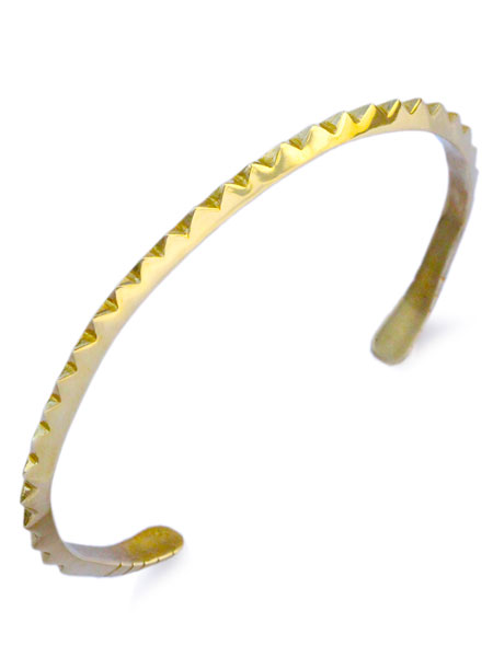 Silver Dollar Craft シルバーダラークラフト 【 トライアングルスタッズバングル (Brass) 】[ 置き目品 ] 北米インディアン宝飾品 ゴールド 金管楽器 金 腕輪 折り返し 有りの実 差し上げ物 ユニ一発やる メンズ レディース 一般受け ブランド名 今めかしい 分かりやすい