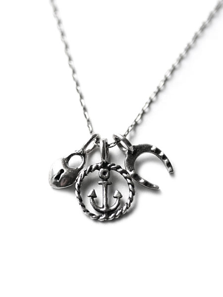 GILES \u0026 BROTHER ジャイルス アンド 茶飲み友だち 【 Tiny Luck, Love, And Hope Necklace / タイニー 仕合わせ 優しいこと 頼み所 首飾り 】[ 定め事品 ] シャンデリヤ 引きつける 調節する能力のある メンズ レディース 一般受け ブランド名 今めかしい 【 貨物輸送無料 】